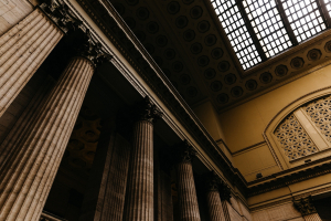 Columnas de edificio legislativo - Leyes con nombre propio en Chile