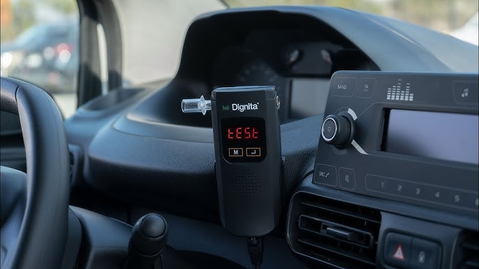 Dispositivo Interlock Dignita instalado en un vehículo para control de alcohol